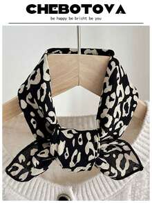 1条女士真丝围巾，小巧精致，碎花图案密集装饰，复古发带款式，适合搭配连衣裙