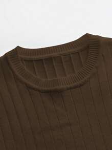 Men's White Short - Sleeve Knitted Crew Neck T - Shirt – Vertical Ribbed Pattern Design – Red And Black Striped Trim On Cuffs And Hem – Comfortable And Stylish For Daily Casual Wear