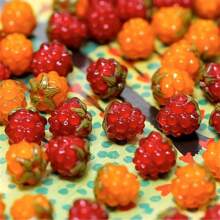 2/5/10/50pcs Handmade Plump Raspberry Glass Beads, 7 Vibrant Colors - Ideal For DIY Jewelry Making, Bracelets, Necklaces And Earrings - Realistic Fruit Design With Green Leaves