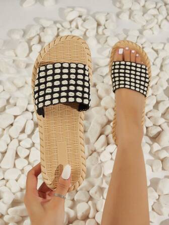 Women Beach Slippers, Elegant & Comfortable 2025 New Lightweight Outdoor Soft Sole Sandals, Fashion Summer Resort Casual Boho Flat Slides