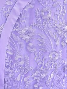 فستان كوكتيل أنيق جديد، فستان ضيق متوسط الطول مزين بالتطريز والرقعات، بياقة دائرية