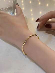 1 Elegant Gold Adjustable Twisted M ö Bius Bracelet - Fashionable And Minimalist Design, Made Of Zinc Alloy, Perfect For Daily Wear And Gift Giving. Stylish And Minimalist Thread Design Open Bracelet - Vàng - Xem 8