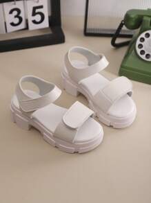 Sandalias de tacón alto para niños, modelo 2025, de suela gruesa, blancas, de estilo princesa y talla mediana, zapatos de verano para niños