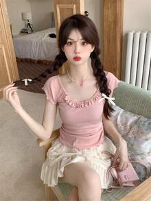 粉色甜美少女风圆领荷叶边蝴蝶结装饰T恤，可爱街头风修身短袖女式上衣，腰部褶裥设计