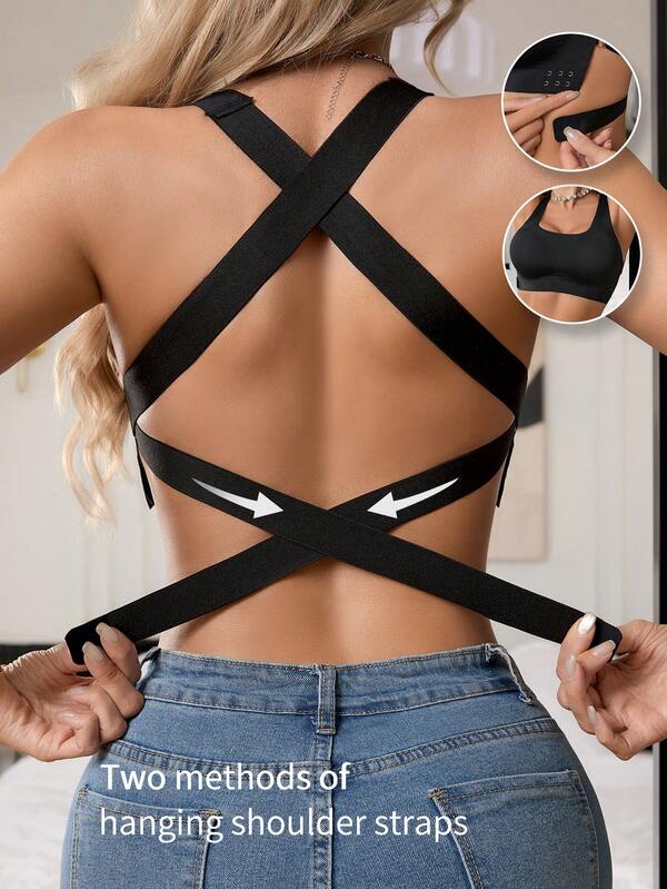 زي رياضي أسود قطعة واحدة مع أشرطة كتف متقاطعة وتصميم خلفي مفتوح، يصقل ويعزز الظهر