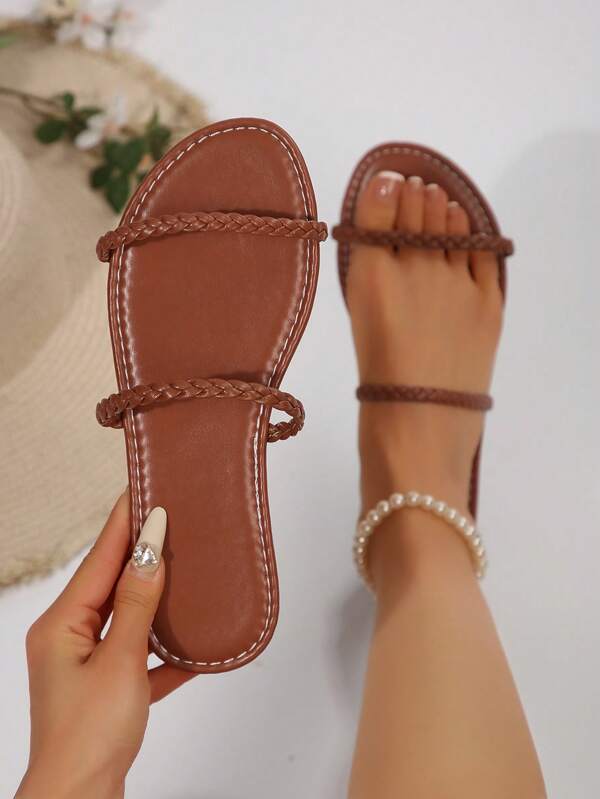 حذاء نسائي 2025 جديد، صنادل نسائية عصرية مسطحة بتصميم بسيط، مناسبة للصيف والخارج والعطلات والشاطئ، بلون أحادي مع تصميم شرائط منسوجة، صنادل سهلة الارتداء، خفيفة الوزن ومريحة للارتداء اليومي