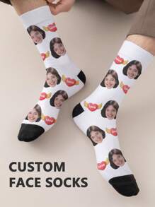 1 paire de chaussettes mi-longues personnalisées pour femmes. Mettez n'importe quel visage sur les chaussettes, chaussettes personnalisées avec photos, chaussettes moyennes et longues amusantes et personnalisées, convenant pour des occasions comme la Saint-Valentin, les anniversaires et les cadeaux. Personnalisé, amusant