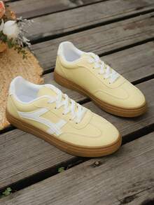 أحذية رياضية كاجوال ذات رباط تدريب مناسبة للنساء ، باللون الأصفر ، مقاس كبير، مناسبة للاستخدام الخارجي / الشارع / الجامبوس