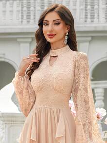 MIUSOL Robe longue de soirée formelle ajustée avec encolure ajourée en dentelle, manches lanternes et ourlet à volants, élégante robe de soirée pour femmes, convient pour les fêtes formelles, les cérémonies de remise de diplômes - Champagne - Voir 9