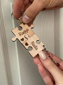 1 breloc puzzle personalizat de Ziua Mamei, nume cu text personalizat, breloc cadou de nuntă, cadou pentru invitați la nuntă, breloc din lemn sculptat cu laser, plasare nume, etichetă alternativă cu nume de nuntă, călătorie, cadou pentru mamă, cadou de Ziua Îndrăgostiților, potrivit pentru Ziua Mamei, Ziua Tatălui, Ziua Paștelui, Ziua Îndrăgostiților