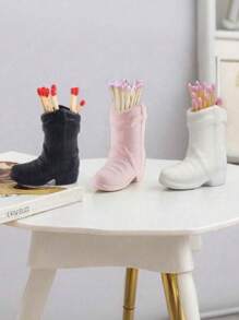 1 Traumhaft und kreativ gestalteter Stiefel. Verströmt einen süßen, bohemian Stil. Er hat eine Lagerfunktion und verleiht dem Zuhause eine romantische Atmosphäre. Geeignet sowohl für die tägliche Dekoration als auch für festliche Verzierungen. Ruft die Unschuld deutscher Märchenwelten hervor. Als kleines Wohnaccessoire bringt er große Gemütlichkeit, egal ob im Alltag verwendet oder zu Festen platziert.