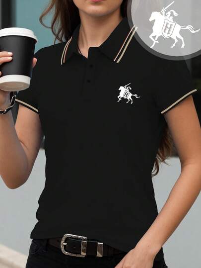 Polo de mujer con diseño de emblema de caballo pequeño, camiseta de manga corta creativa para el verano