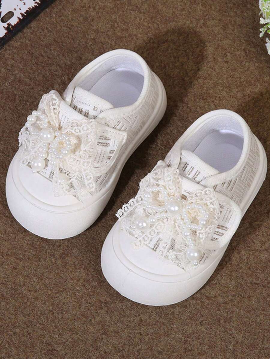 1 双女童珍珠蝴蝶结钩环帆布运动鞋，公主风格，适合上学、春秋季、日常穿着 - 米色 - 查看 1