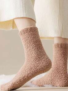 2双/4双装珊瑚绒女袜，加厚保暖绒毛睡袜，适合居家穿着和产后恢复，尺码35-43，秋冬季，蓬松柔软