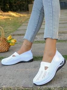 女士休闲透气一脚蹬步行运动鞋 - 纯色面料鞋面，镂空设计，轻质 PU 鞋底，四季舒适鞋，平头低帮平底鞋 - 白色 - 查看 4