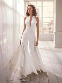 Elegante mono sexy con escote halter, espalda abierta y aplicaciones bordadas para boda