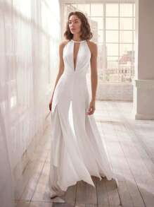 Tuta elegante e sexy con applicazioni ricamate, schiena aperta e scollo a collo alto, adatta per matrimoni