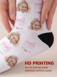 1 paire de chaussettes mi-longues pour femmes avec visages personnalisés. Chaussettes personnalisées avec photos, chaussettes amusantes et personnalisées de longueur moyenne et longue, conviennent pour des occasions comme la Saint-Valentin, les anniversaires et les cadeaux.
