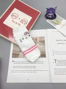 Sanrio 1Pair Sanrio Short Socks Featuring Hello Kitty In A Striped Heart Design, Perfect For Spring And Summer, Cute And Versatile For Casual Wear.