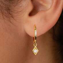 Set de 3 aretes aros pequeños dorados tipo abrazador para mujeres, chapados en 14K, hipoalergénicos, livianos, para orejas sensibles, aretes para uso diario para perforaciones de cartílago, joyería para mujeres y niñas como regalo