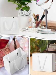 10 pièces Sacs en papier kraft blanc avec anses, sacs cadeaux blancs, sacs cadeaux de couleur unie, mini sacs de shopping portables et petits pour boutique, mariage, fête, baby shower, anniversaire, cadeaux, demoiselles d'honneur, fête des mères, remise des diplômes