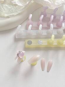 Conjunto de decoração de unhas 3D: 1 peça de base oca de acrílico + 5 peças de pontas de unhas coloridas de gelatina, com cristais de resina, miçangas, strass, efeito holográfico a laser estilo coreano vintage, base de madeira, 10 pontas de unhas douradas, ótimo presente para meninas e mulheres