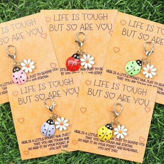 1/5 charmiga nyckelpiga- och prästkragenyckelringar med inspirerande fickkramkort - Dekorativa nyckelringar i metall med karabinlås, perfekta för födelsedagar, bröllop, skolstart, examen, jul, alla hjärtans dag och mer. Ryggsäck för skolan, Halloween-tillbehör, lärardagspresentidéer, väsktillbehör, nyckelband med ID-hållare, biltillbehör, väskberlocker