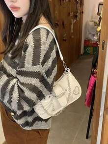 Y2K 风格小号单肩包磁性密封，PU 材质，涤纶衬里，链条肩带，朋克风格设计，非常适合购物和拍照。