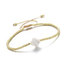 1 Stück legeres minimalistisches Perlen-Armband mit 4-Blatt Klee und Muschel, verstellbar, geeignet für den täglichen Gebrauch von Frauen und für den Urlaub, tolles Geschenk für den Geburtstag