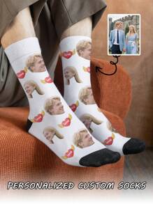1 paire de chaussettes mi-longues customisées pour hommes. Vous pouvez mettre n'importe quel visage sur les chaussettes. Chaussettes personnalisées avec photos, chaussettes moyennes et longues customisées amusantes, convenant pour des occasions telles que la Saint-Valentin, les anniversaires et les cadeaux.