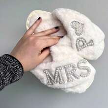 Personalized Initial Wedding Bride Slippers MRS Pearl Letter Slippers, Custom Pearl Letter Slippers, Design Bridal Gifts, Birthday Gift, Commemorative Gift