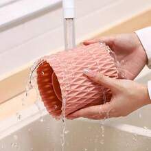 1 个 360° 旋转化妆刷架，4 种颜色可选（白色/粉色/蓝色/灰色），多隔层收纳盒，可收纳眉笔、眼影刷、口红和美容工具，桌面友好型设计，大容量收纳办公用品（可用作笔架）和便携式刷子收纳，是送给女性的完美礼物——美容护理和办公室整理的理想选择 - 彩色 - 查看 9