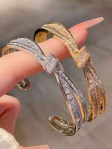 1pc Fashion Luxury Sparkling Cubic Zirconia Asymmetrical Bowknot Design Jewelry, High-End Gift For Girlfriend, Suitable For Party Wear