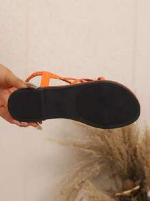 Sandales plates tressées pour femmes, tongs avec anneau d'orteil et design à bout ouvert, tongs antidérapantes, convenant pour le port intérieur et extérieur, style bohème, tenues de printemps et d'été - Orange - Voir 8