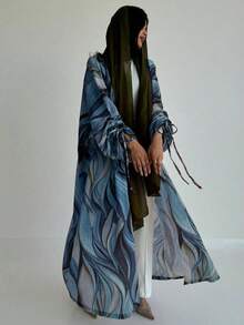 O piesă vestimentară simplă și la modă pentru femei, în stil oriental. Este o rochie lungă, în culori uni, cu imprimeuri digitale retro și bretele la manșete. Această rochie cardigan elegantă și elegantă, cunoscută și sub numele de Abaya, este potrivită pentru purtare zilnică și pentru festivaluri.
