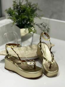 Elegant And Comfortable Flip-Flop Style Flat Sandal With ABS Detail Gothic Punk ABS Studded Buckle High Heel - 淺金色 - 查看 3