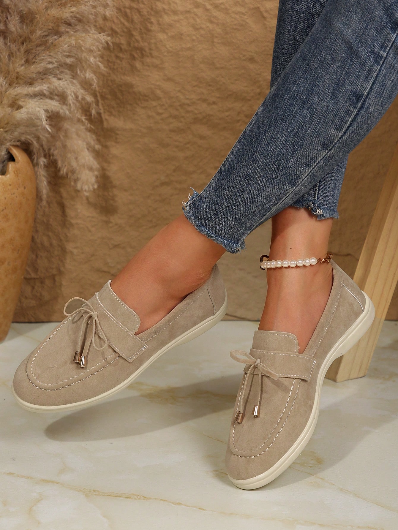 حذاء نسائي من الجلد المدبوغ بدون كعب