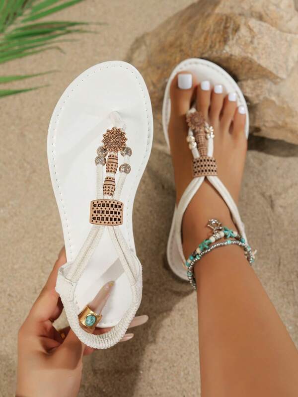 Sandales plates de style bohème pour femmes, polyvalentes pour une tenue décontractée, convenant pour le mariage, les fêtes, les sorties en extérieur, la plage