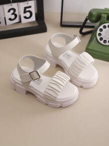 Sandalias blancas de moda para niñas 2025, versátiles para viajes al aire libre, con estilo