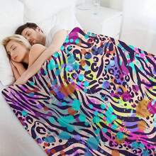 Manta de franela ligera y lujosa con estampado animal de arcoíris vibrante. Suave, acogedora y reversible, ideal para cama, sofá, camping y viajes. Fácil de cuidar y cómoda para todas las estaciones. - Multicolor - Ver 5