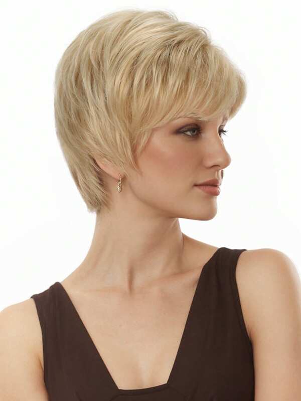 Parrucca da donna da 8 pollici, parrucca pixie corta e dritta di colore dorato, resistente al calore, ad alta densità con frangia, parrucca sintetica versatile per uso quotidiano, feste, festival musicali e carnevali