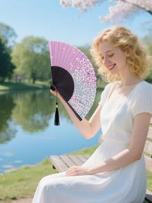 个性定制新款时尚折扇，纯色折扇，舞蹈道具，夏季扇子，伴娘扇，新年扇子，婚纱，伴娘礼物，新婚礼物，旅游团扇，太极扇，办公室用，学校用，教室用，同事用，宿舍用，初中生，中学生，大二，低年级学生，个性化，独特，定制