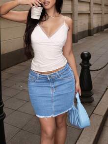 Women's Summer Mid Rise Slim Fit Denim Mini Skirt With Frayed Hem, Sexy Casual Street Style - Light Wash - View 2