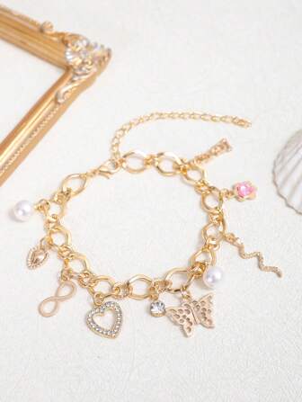 1 件时尚金属蝴蝶和心形流苏装饰金色多吊坠手链，适合女性日常佩戴、约会、派对、礼物