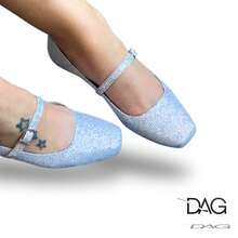 Sapatilha Feminina Bico Quadrado Glitter Prata – Leve, radiante, charmosa, sofisticada, envolvente, expressiva.