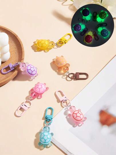 1 قطعة/5 قطع قلادة سلحفاة متعددة الألوان مضيئة، قلادة سلسلة مفاتيح حيوان، إكسسوارات حقيبة، سلاسل مفاتيح السيارة، سلاسل مفاتيح، إكسسوارات سلاسل المفاتيح، سلسلة مفاتيح جميلة، يمكن تثبيتها على أشياء مثل المفاتيح والحقائب والهواتف المحمولة وإكسسوارات السيارة وتميمة الحقيبة والمدرسة والحيوانات الكرتونية والغوث Y2k