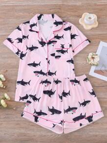 Set de 2 piezas de ropa de dormir con estampado de tiburón lindo para mujer, incluye camisa con cuello de solapa y shorts de cintura elástica, ropa de estar en casa informal para primavera/verano