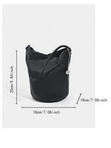 Nova bolsa preta tipo balde 2025 com pequenos acessórios para pendurar, bolsa de ombro, bolsa de axila, bolsa de mão, bolsa feminina casual e moderna para o dia a dia, adequada para trabalho, compras, encontros, viagens, estudantes universitários, bolsa feminina, uso diário