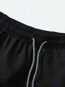 Men Drawstring Waist Zipper Pocket Shorts