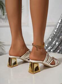 Sandalias de mujer de verano 2025, diseño hueco de lujo y ultraligero con suela antideslizante y blanda, esenciales para uso casual al aire libre en vacaciones